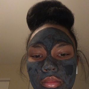 Meet your Posher, Alyeria